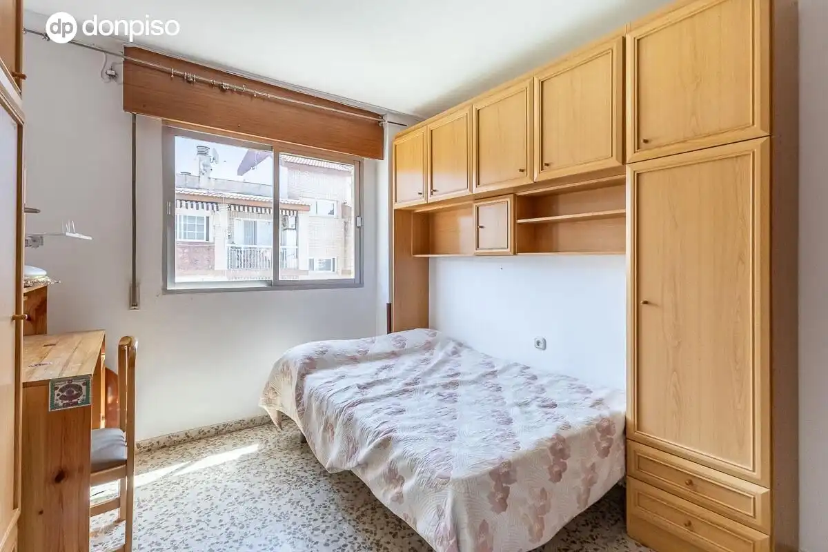Bedroom of Flat for sale in Granada  with Air Conditioner and Heating