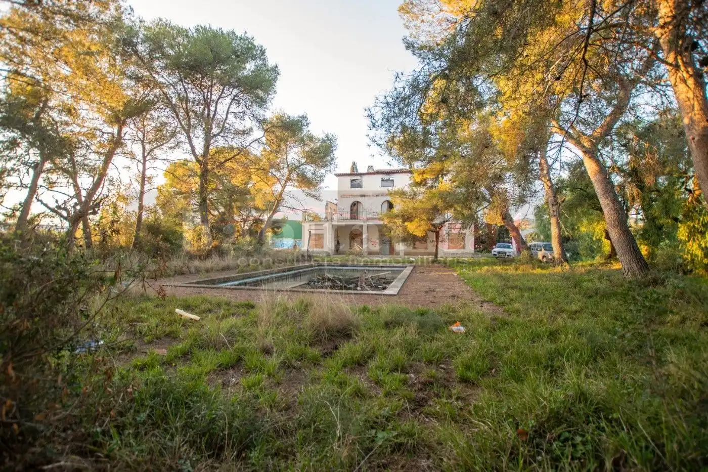 Jardí de Finca rústica en venda en Vilanova i la Geltrú amb Piscina