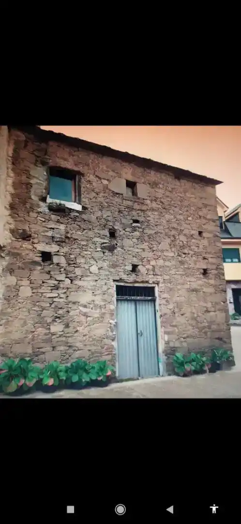 Vista exterior de Casa adosada en venta en Torre del Bierzo, León