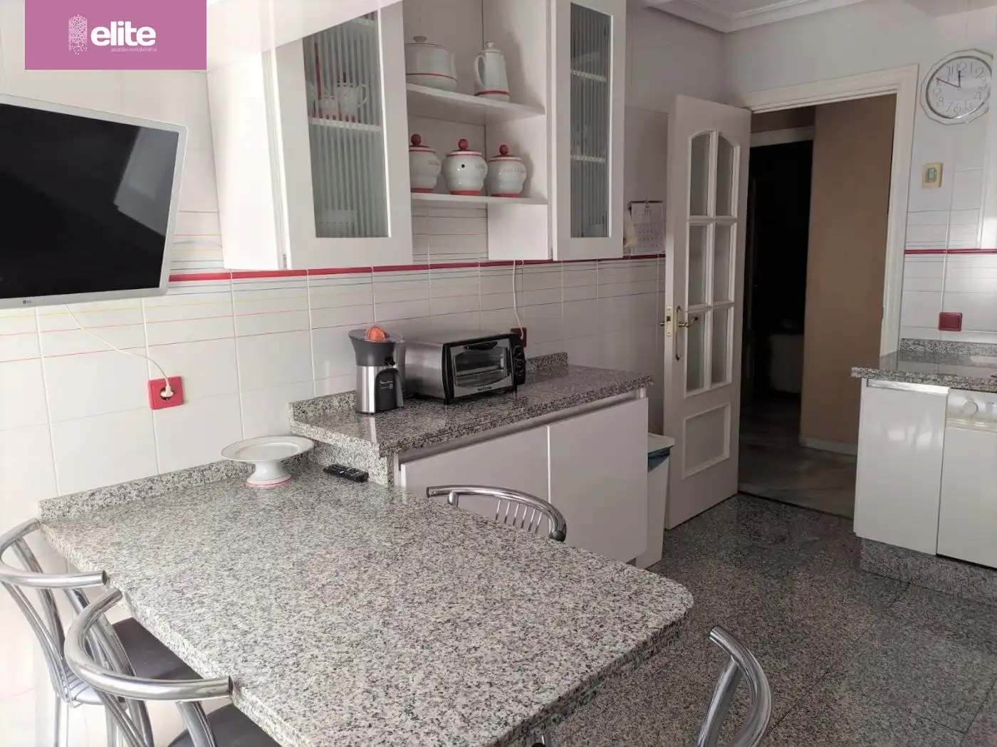 Kitchen of Flat for sale in Jerez de la Frontera  with Air Conditioner, Terrace and Storage room