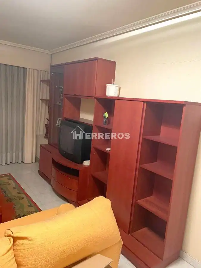 Sala d'estar de Apartament en venda en Albelda de Iregua amb Calefacció i Moblat
