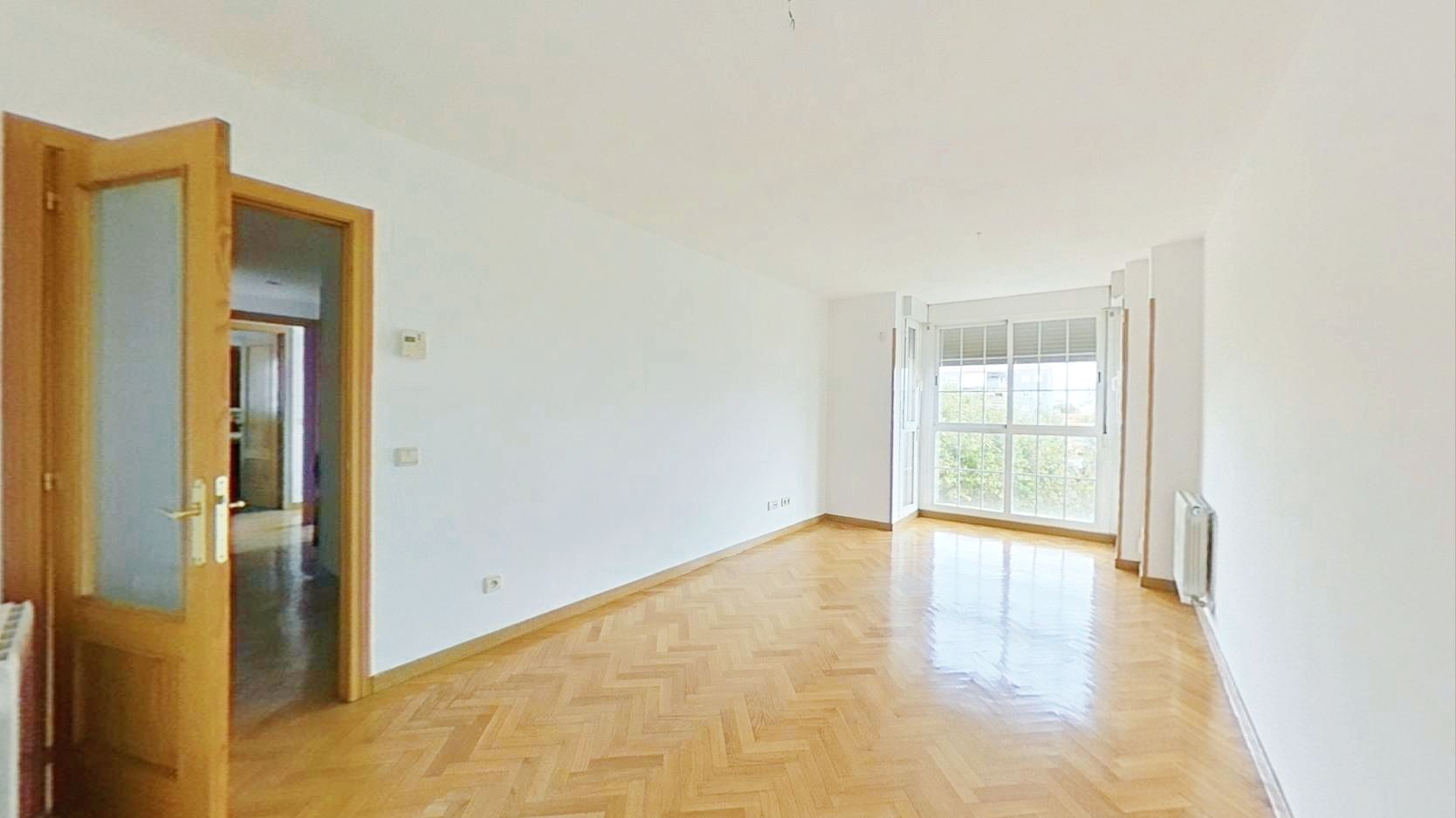 Living room of Flat for sale in  Madrid Capital  with Heating, Private garden and Storage room