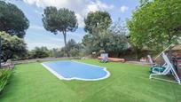 Piscina de Casa o xalet en venda en Cadalso de los Vidrios amb Calefacció, Jardí privat i Piscina