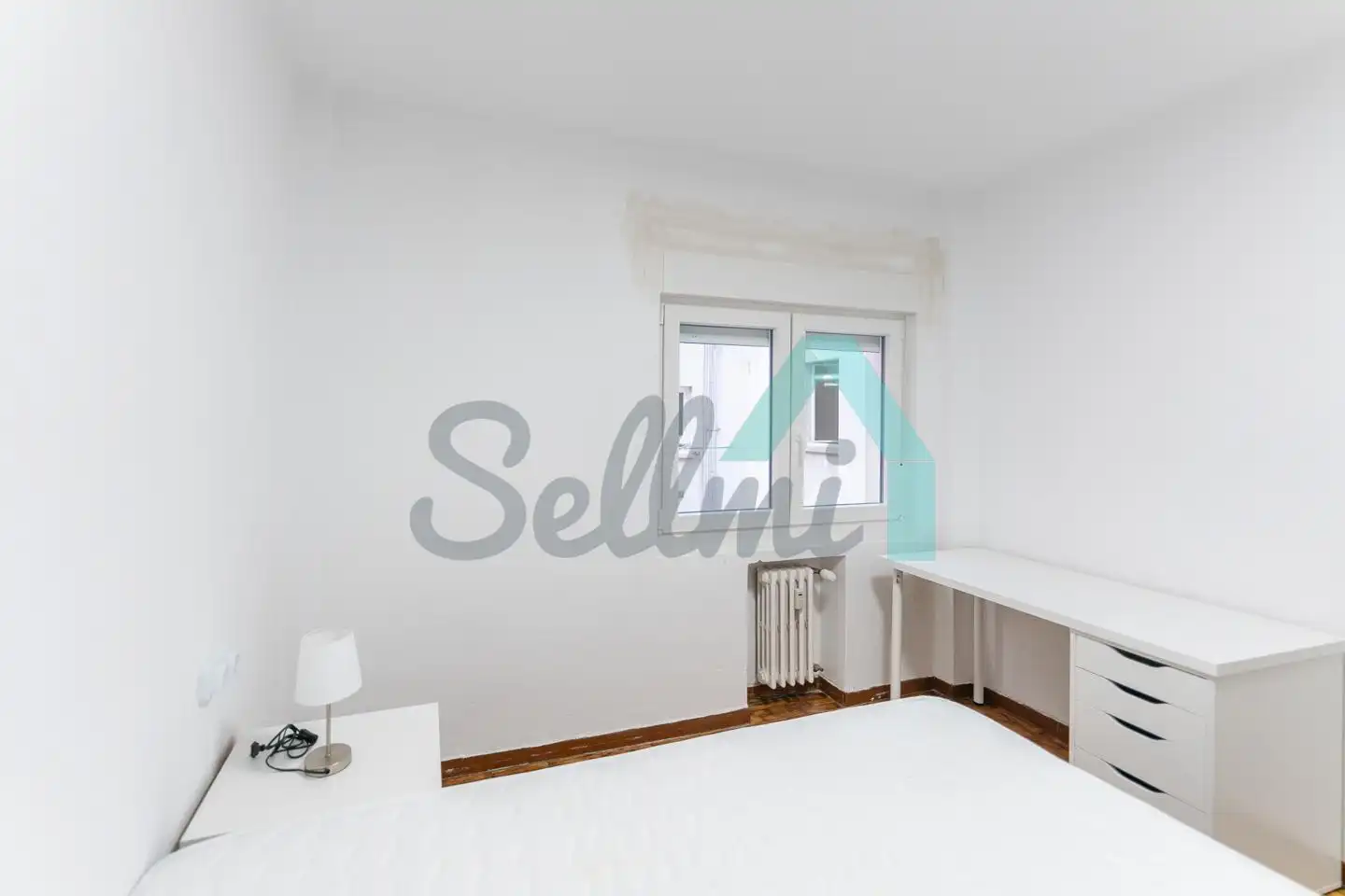 Bedroom of Flat for rent in Oviedo   with Heating, Parquet flooring and Furnished