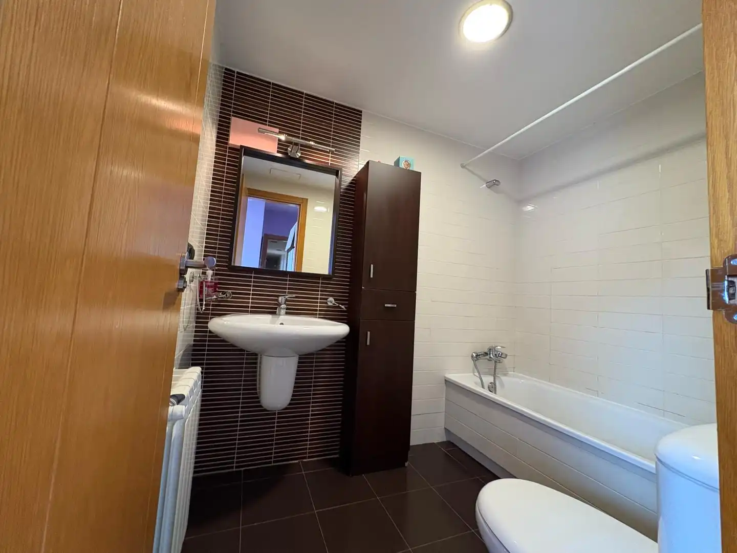 Badezimmer von Maisonette zum Verkauf in Santiago de Compostela  mit Heizung, Parkett und Abstellraum