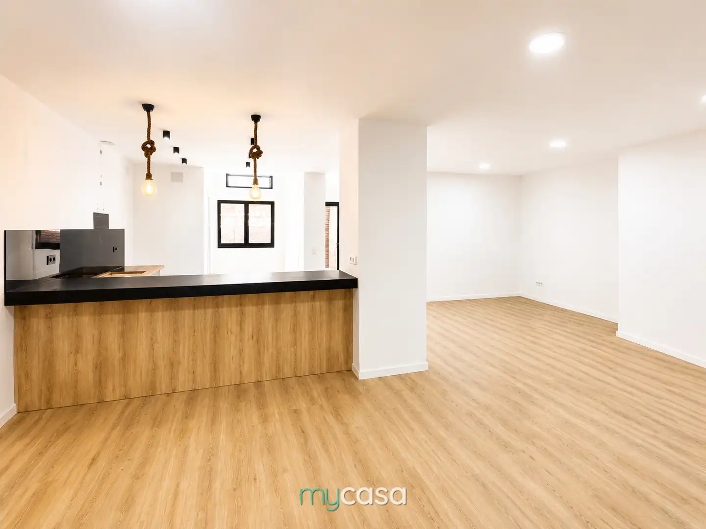 Local en venta en Barcelona con Parquet, Terraza y Alarma