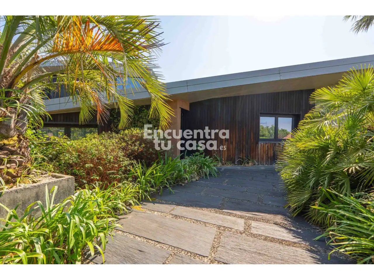 Jardí de Casa o xalet en venda en Donostia - San Sebastián  amb Jardí privat, Terrassa i Piscina