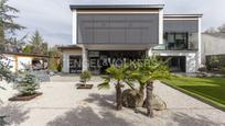 Vista exterior de Casa o xalet en venda en Valdemorillo amb Aire condicionat, Calefacció i Jardí privat