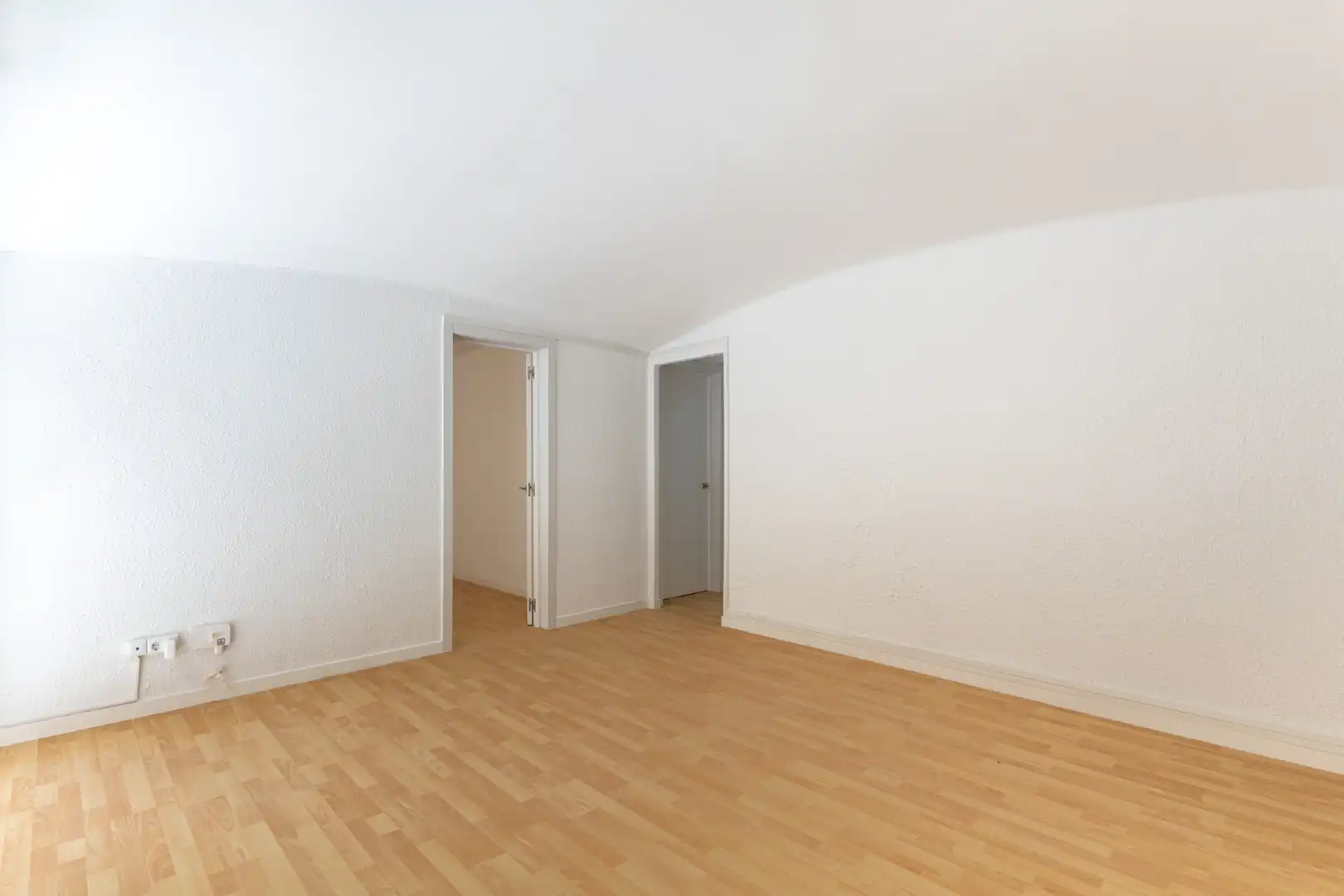 Habitación de Piso en venta en L'Hospitalet de Llobregat con Parquet, Horno y Balcón