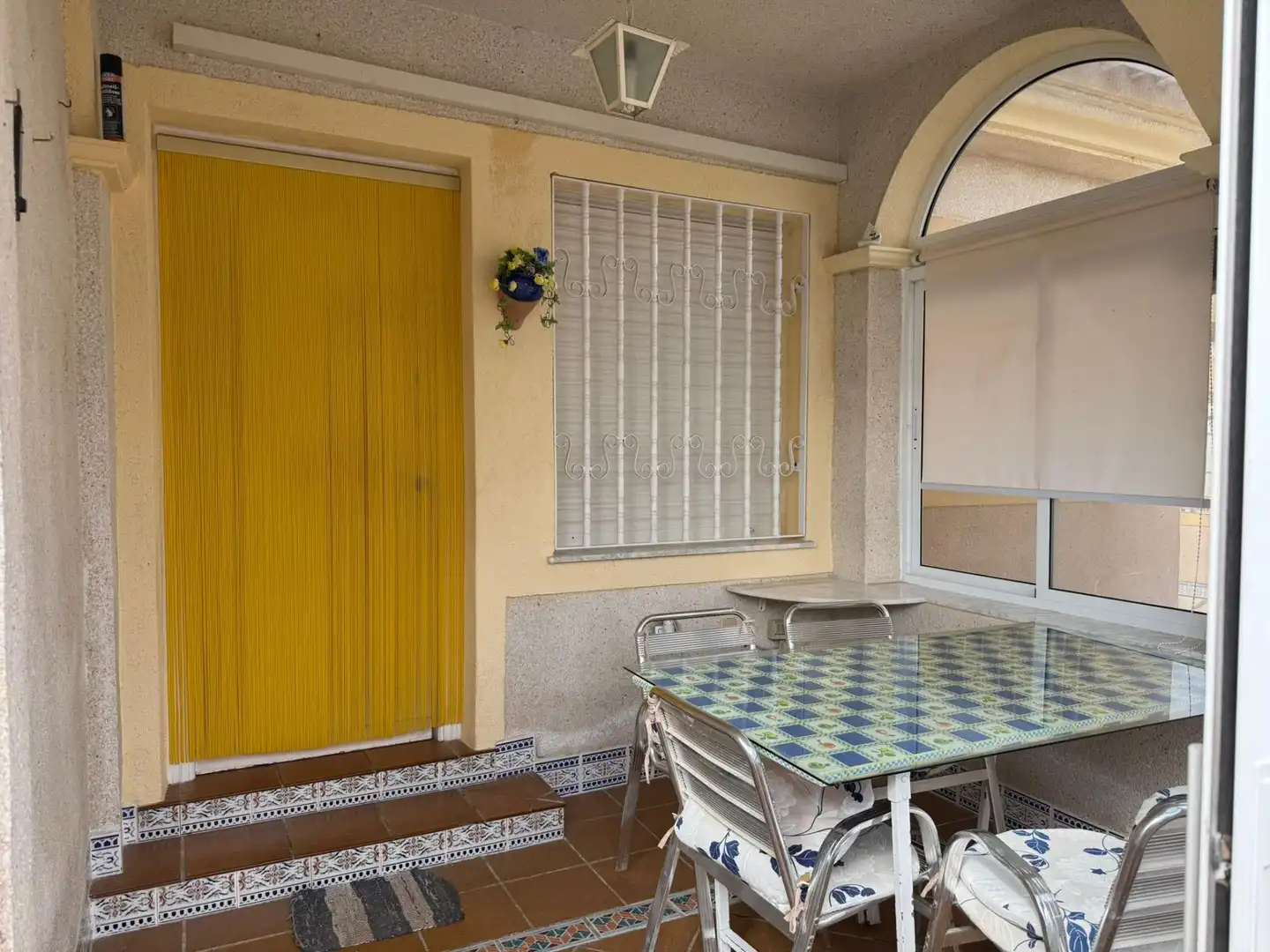 Terrasse von Einfamilien-Reihenhaus zum Verkauf in Los Alcázares mit Privatgarten, Terrasse und Abstellraum