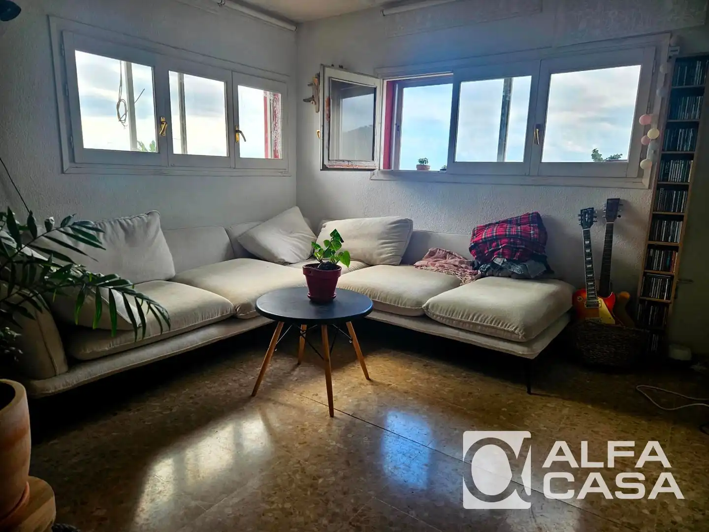 Sala d'estar de Casa o xalet en venda en Pineda de Mar amb Aire condicionat, Calefacció i Jardí privat