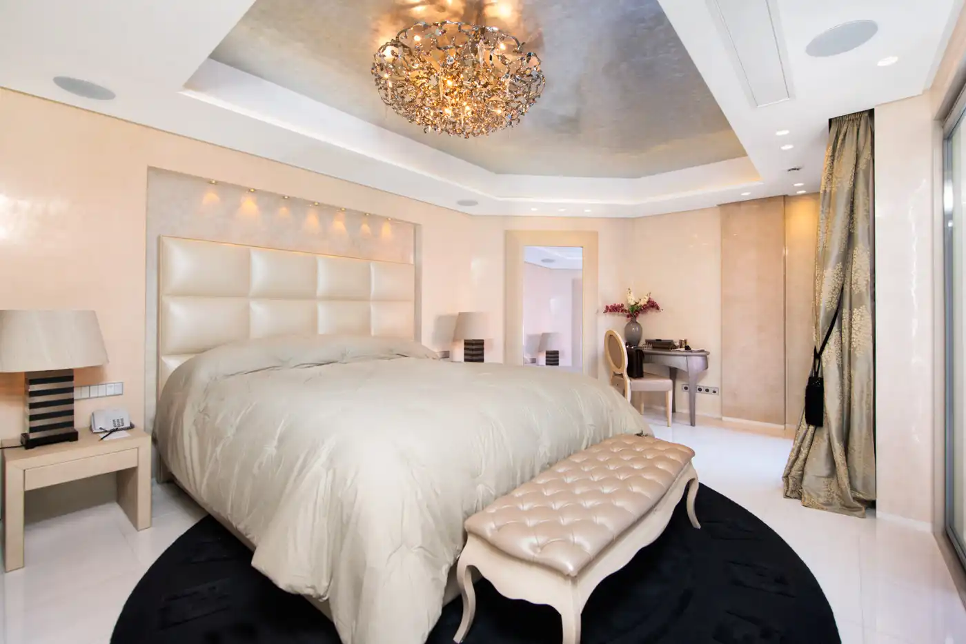 Dormitori de Apartament en venda en Estepona amb Aire condicionat, Terrassa i Piscina