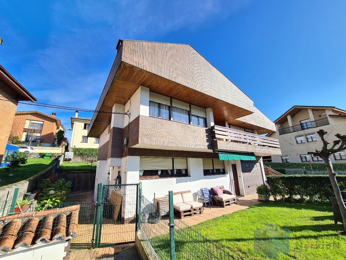 Vista exterior de Casa o xalet en venda en Amurrio amb Calefacció, Traster i Moblat