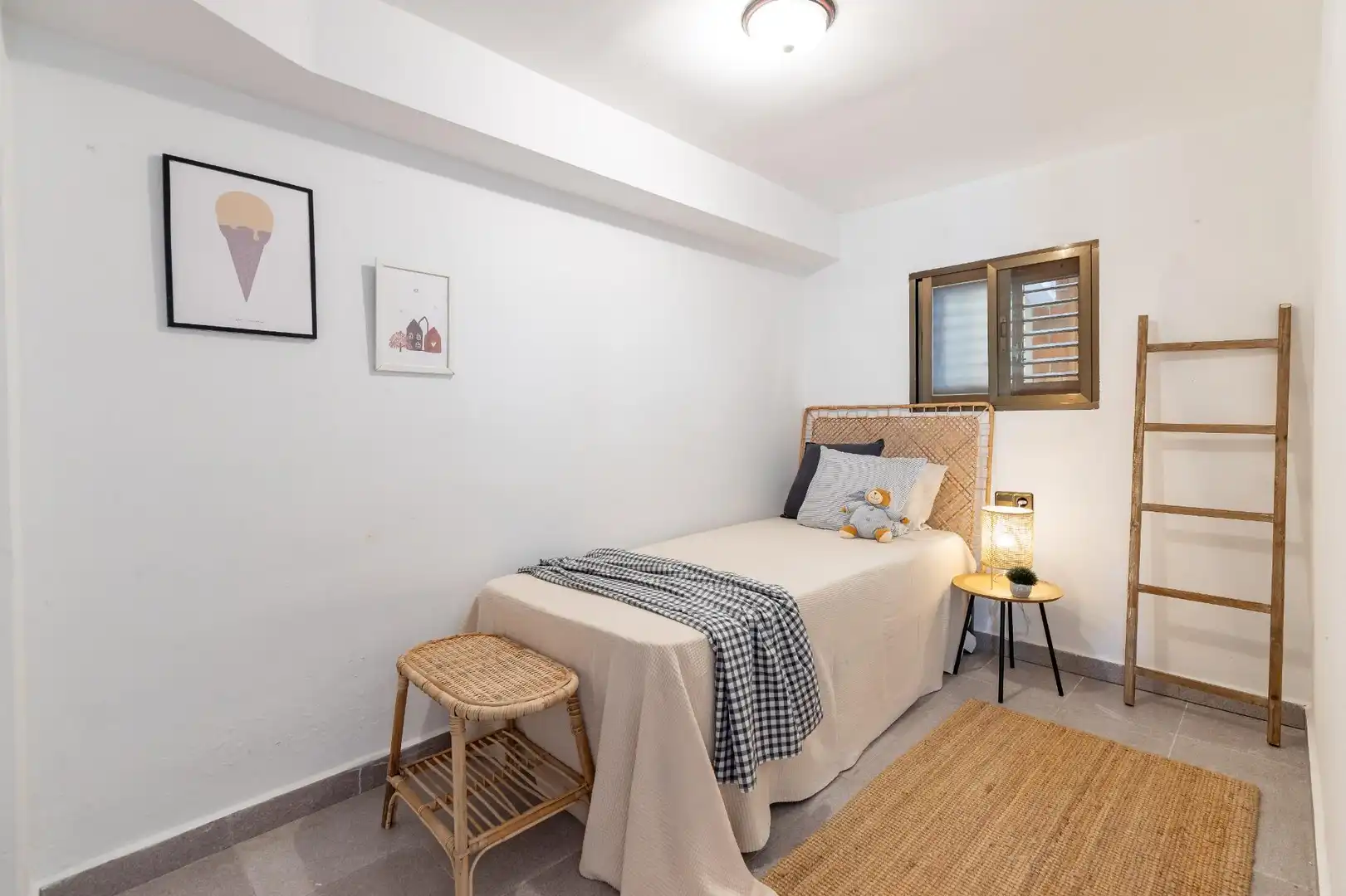 Habitación de Casa adosada en venta en Paterna con Calefacción, Jardín privado y Terraza