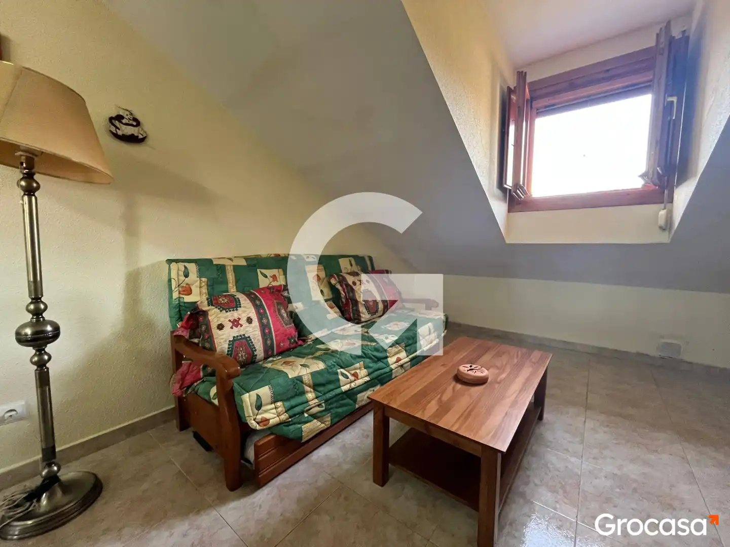 Wohnzimmer von Dachboden zum Verkauf in Laspaúles mit Heizung, Möbliert und Ofen