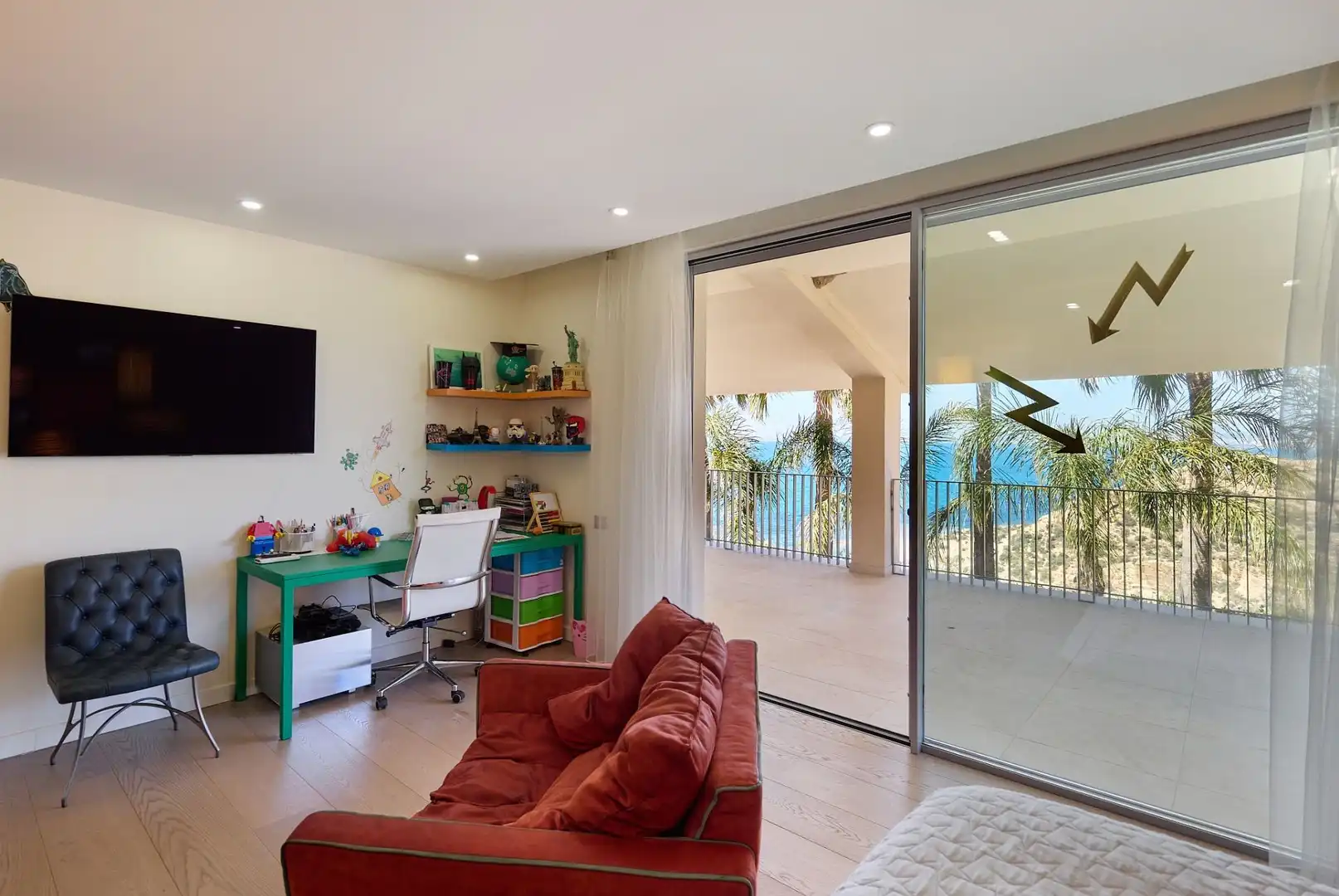 Sala d'estar de Casa o xalet en venda en Alicante / Alacant amb Aire condicionat, Calefacció i Jardí privat
