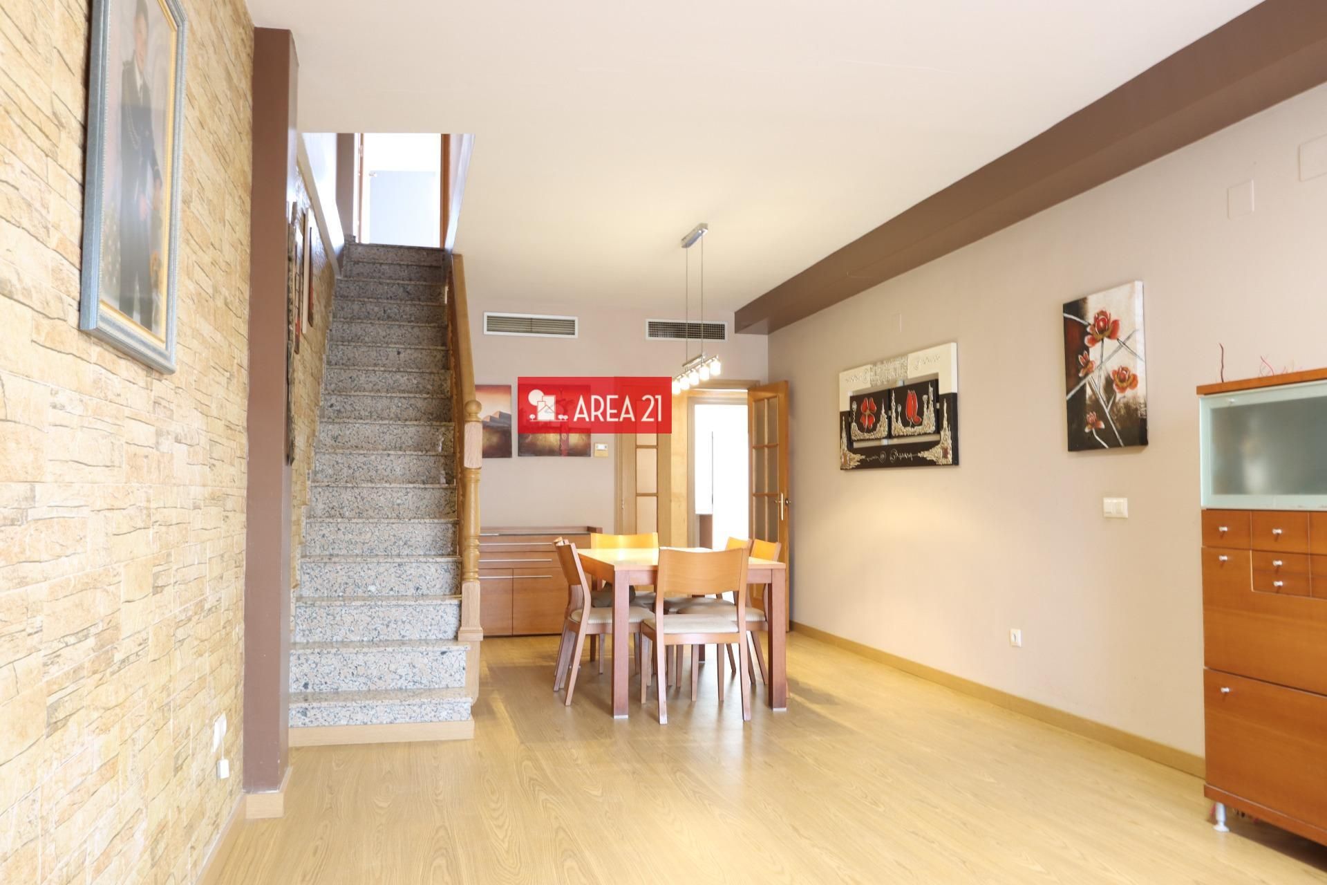 Ático en venta en La Pobla de Vallbona con Aire acondicionado, Terraza y Trastero