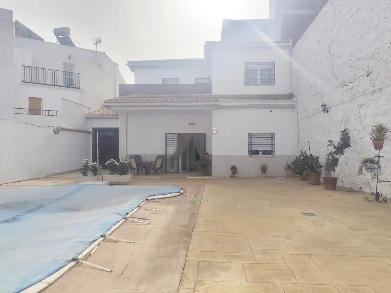 Vista exterior de Casa adosada en venda en Fuerte del Rey amb Aire condicionat, Calefacció i Jardí privat