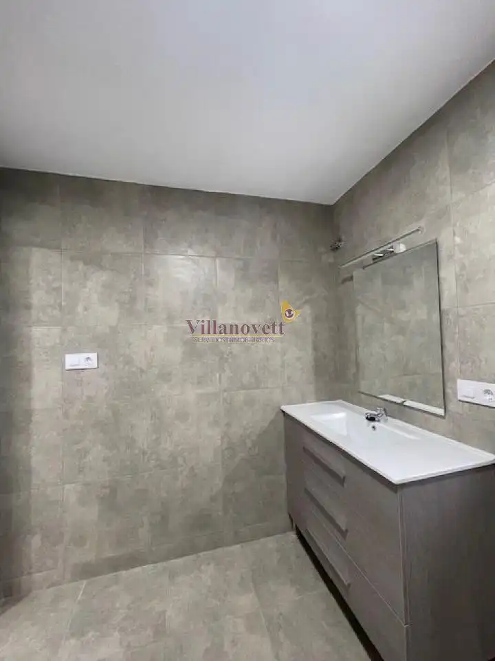 Baño de Apartamento de alquiler en Vigo  con Amueblado