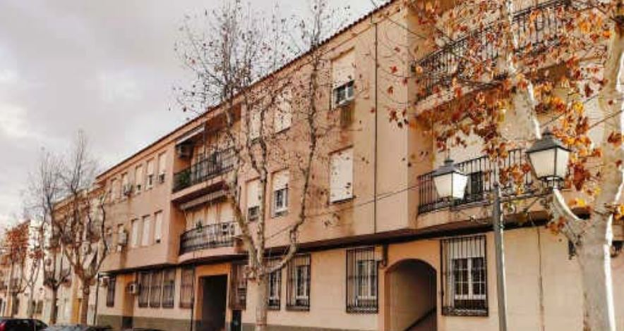 Vista exterior de Pis en venda en Manzanares amb Terrassa