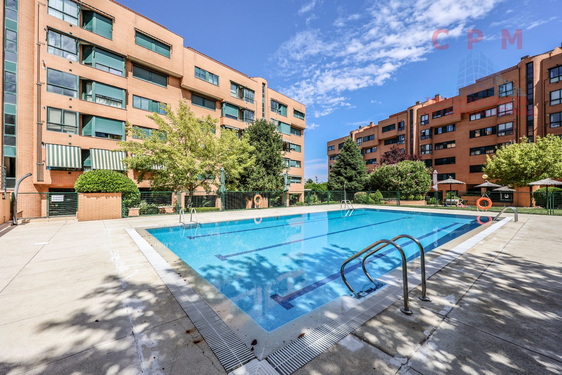 Swimming pool of Flat to rent in  Madrid Capital  with Air Conditioner, Heating and Parquet flooring