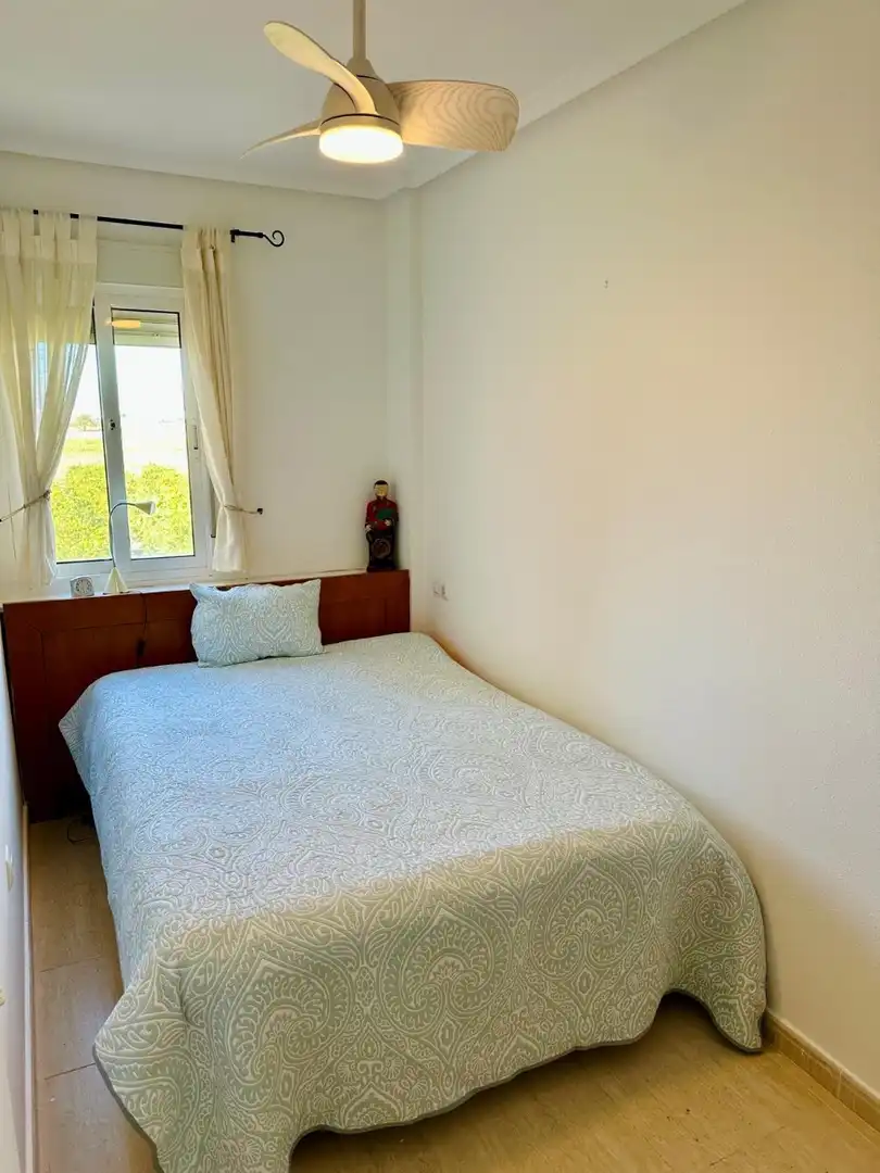 Habitación de Apartamento de alquiler en Daya Nueva con Aire acondicionado, Piscina y Amueblado
