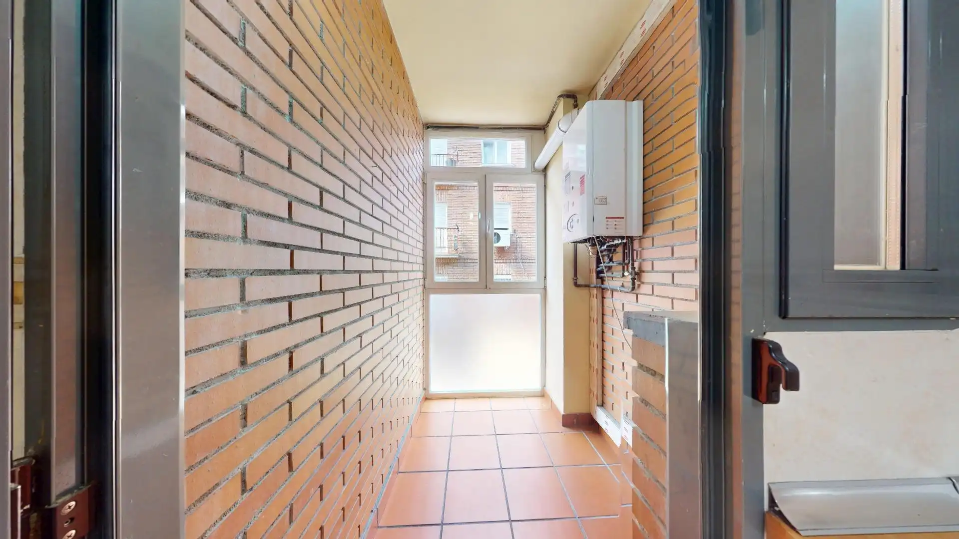 Piso en venta en Madrid con Calefacción y Balcón