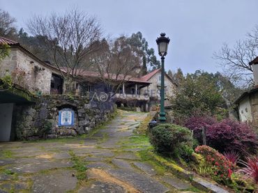 Maison rustique avec balcon à vendre à Gondomar