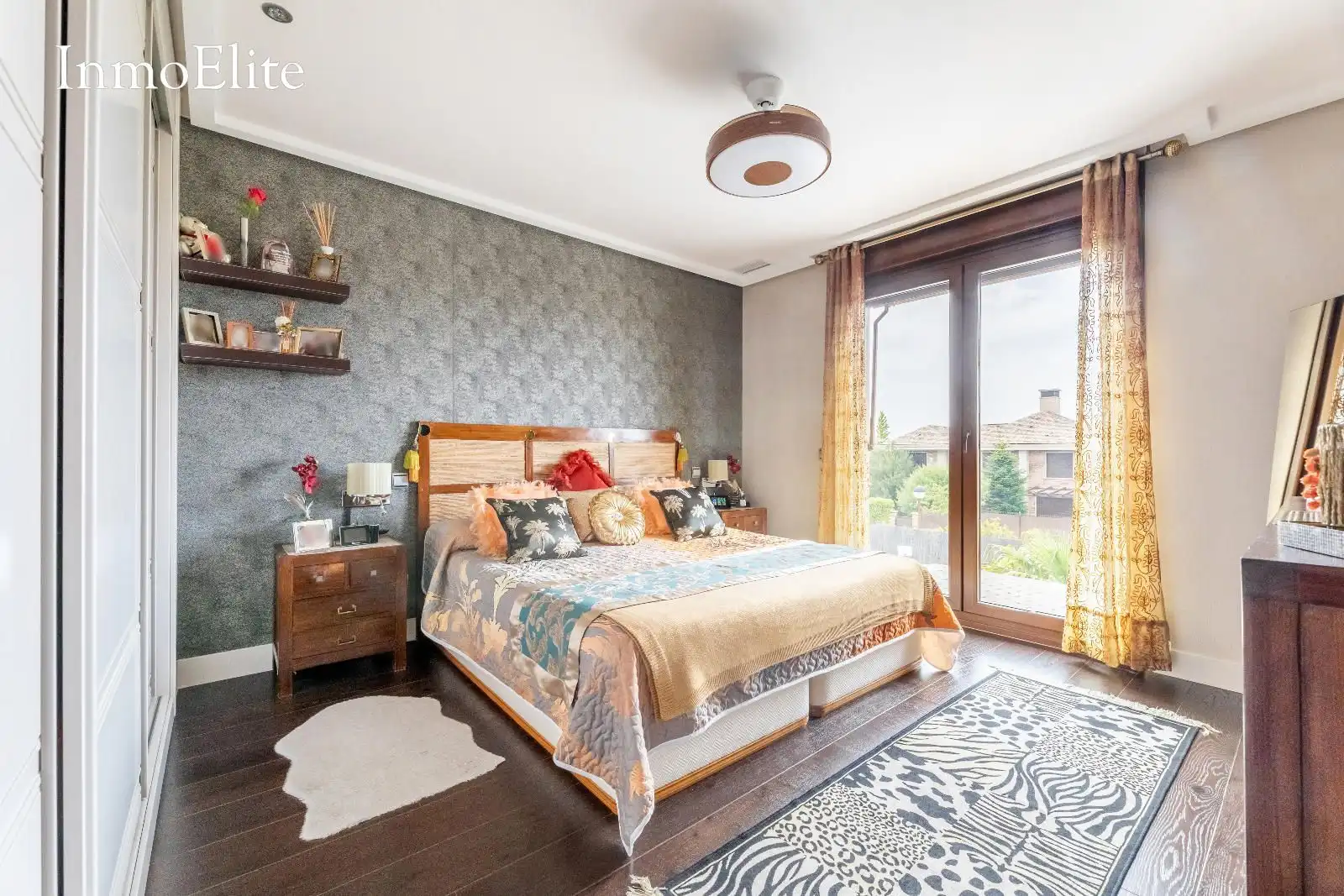 Bedroom of Detached homes for sale in Majadahonda  with Air Conditioner, Heating and Private garden