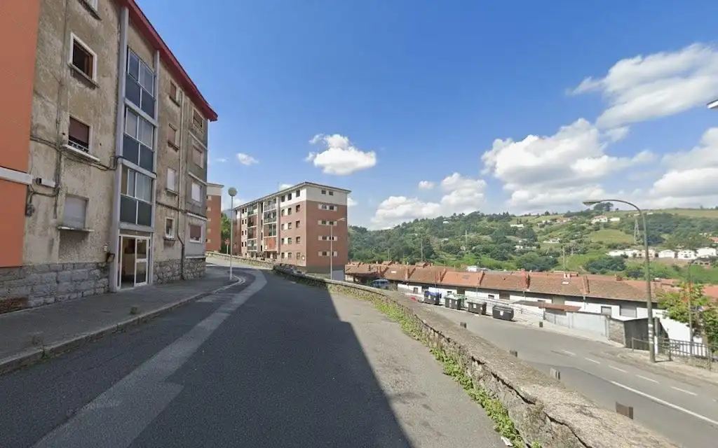 Vista exterior de Planta baja en venta en Bilbao  con Calefacción