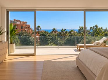 Semi-detached house with balcony for sale in Marbella Centro