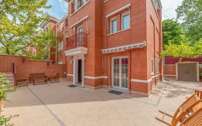 Vista exterior de Casa o xalet en venda en Tres Cantos amb Aire condicionat, Terrassa i Balcó