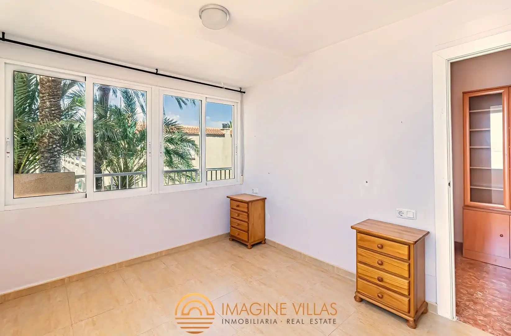 Vista exterior de Àtic en venda en La Manga del Mar Menor amb Terrassa, Traster i Piscina comunitària