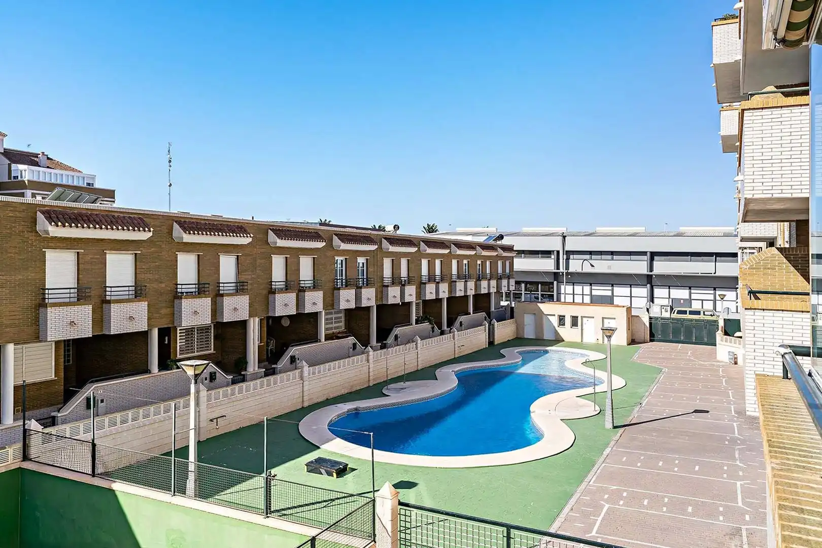 Exterior view of Detached homes for sale in Roquetas de Mar  with Air Conditioner and Community pool