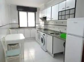 Cocina de Piso de alquiler en Gijón  con Calefacción, Parquet y Amueblado