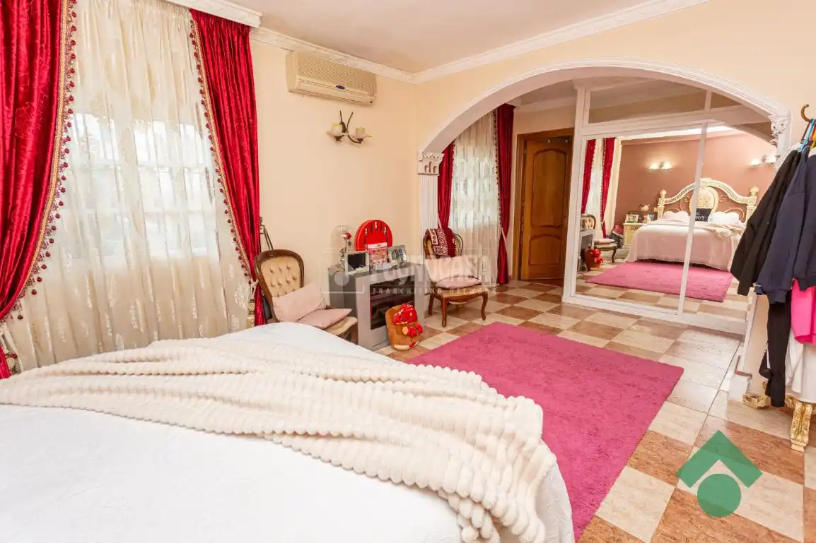 Bedroom of Detached homes for sale in Algeciras  with Heating and Private garden