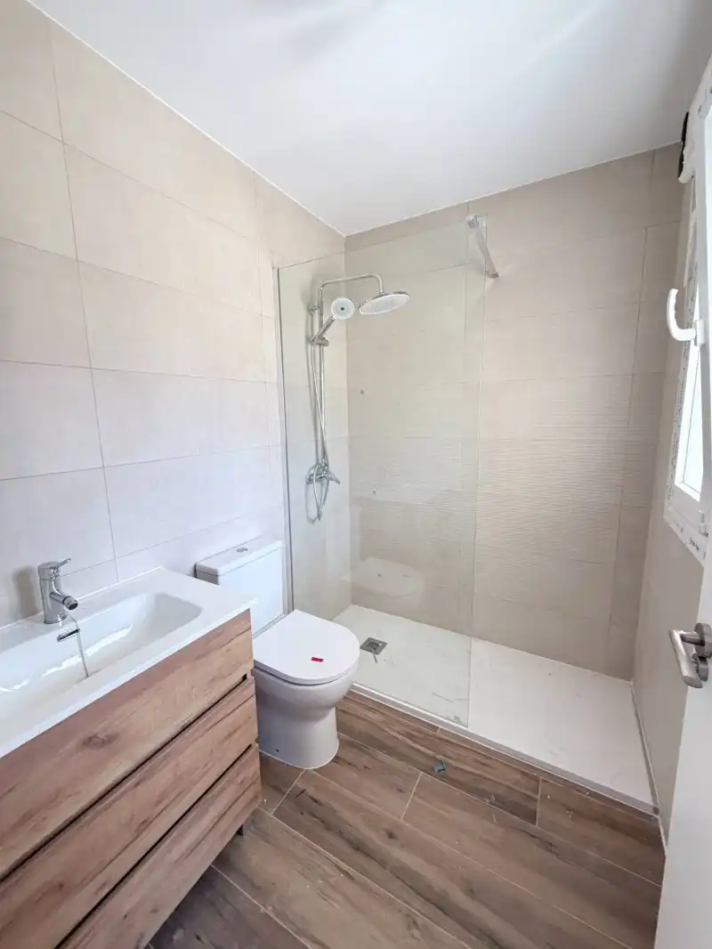 Casa aparellada amb jardí en venda a San Rafael, imagen 24