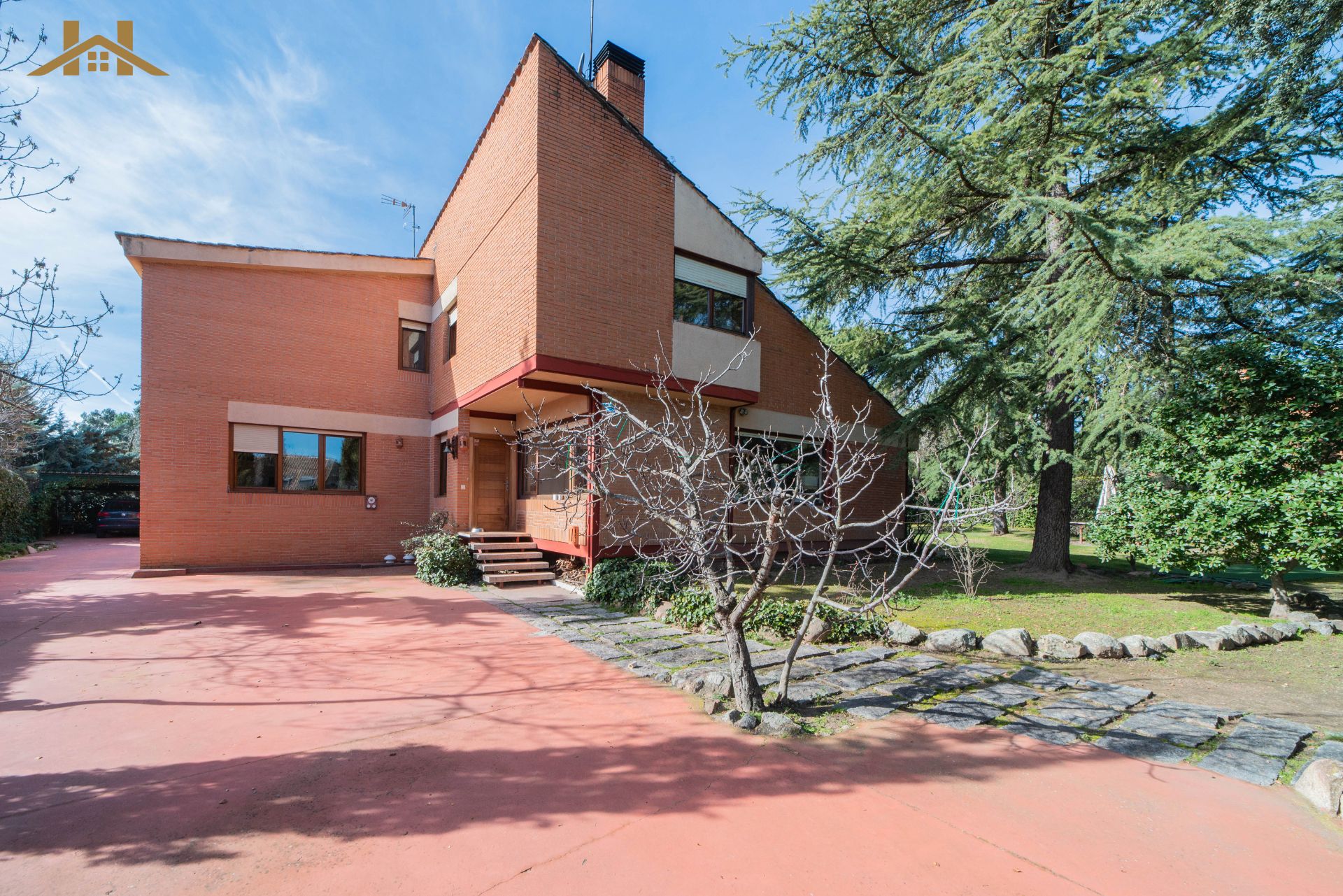 Exterior view of House or chalet for sale in El Escorial  with Heating, Private garden and Parquet flooring
