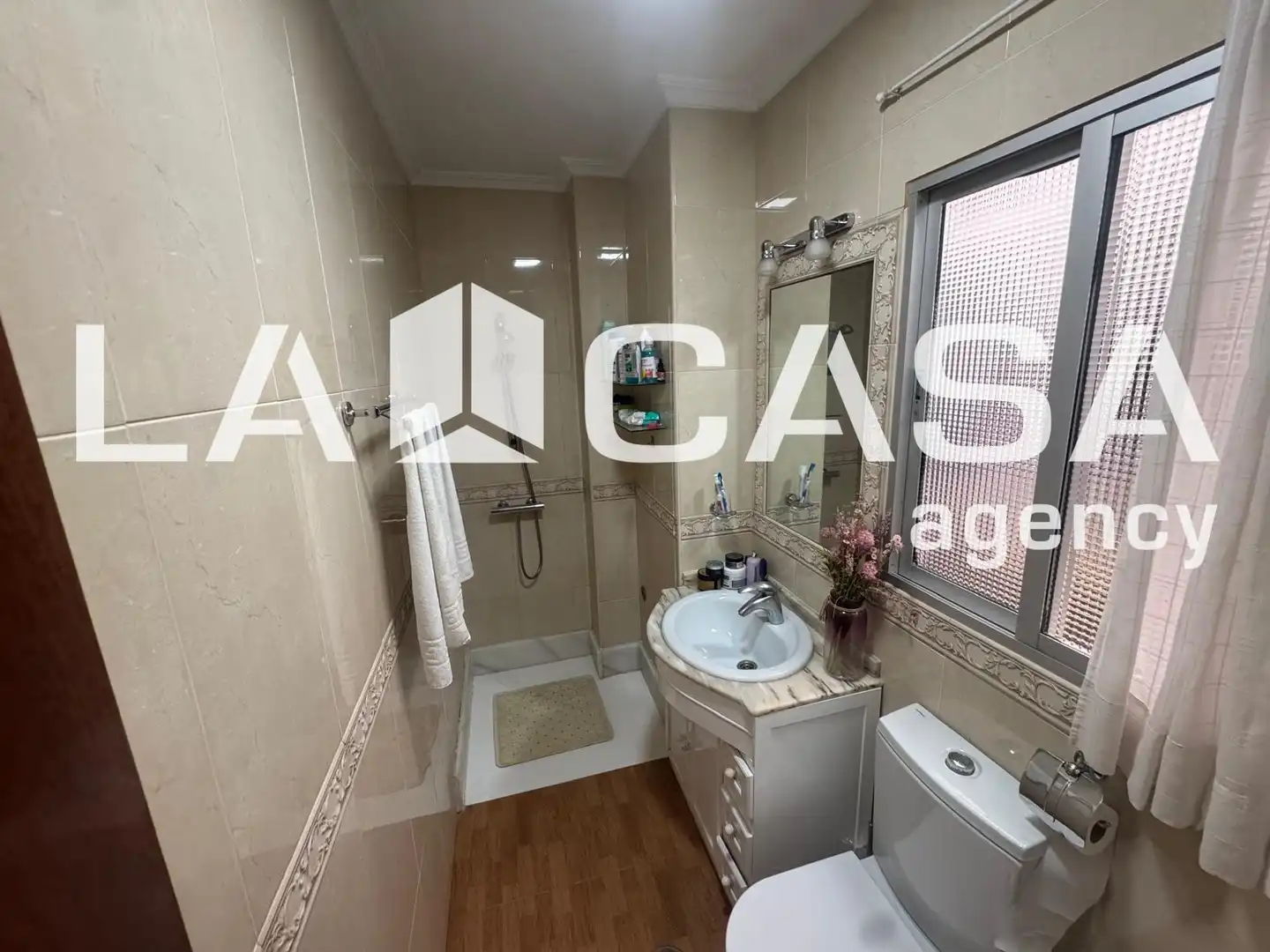 Bathroom of Houses for sale in Sevilla  with Air Conditioner and Storage room