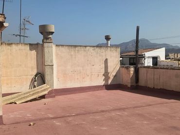 Casa rústica amb balcó en venda a calle Menéndez Pelayo