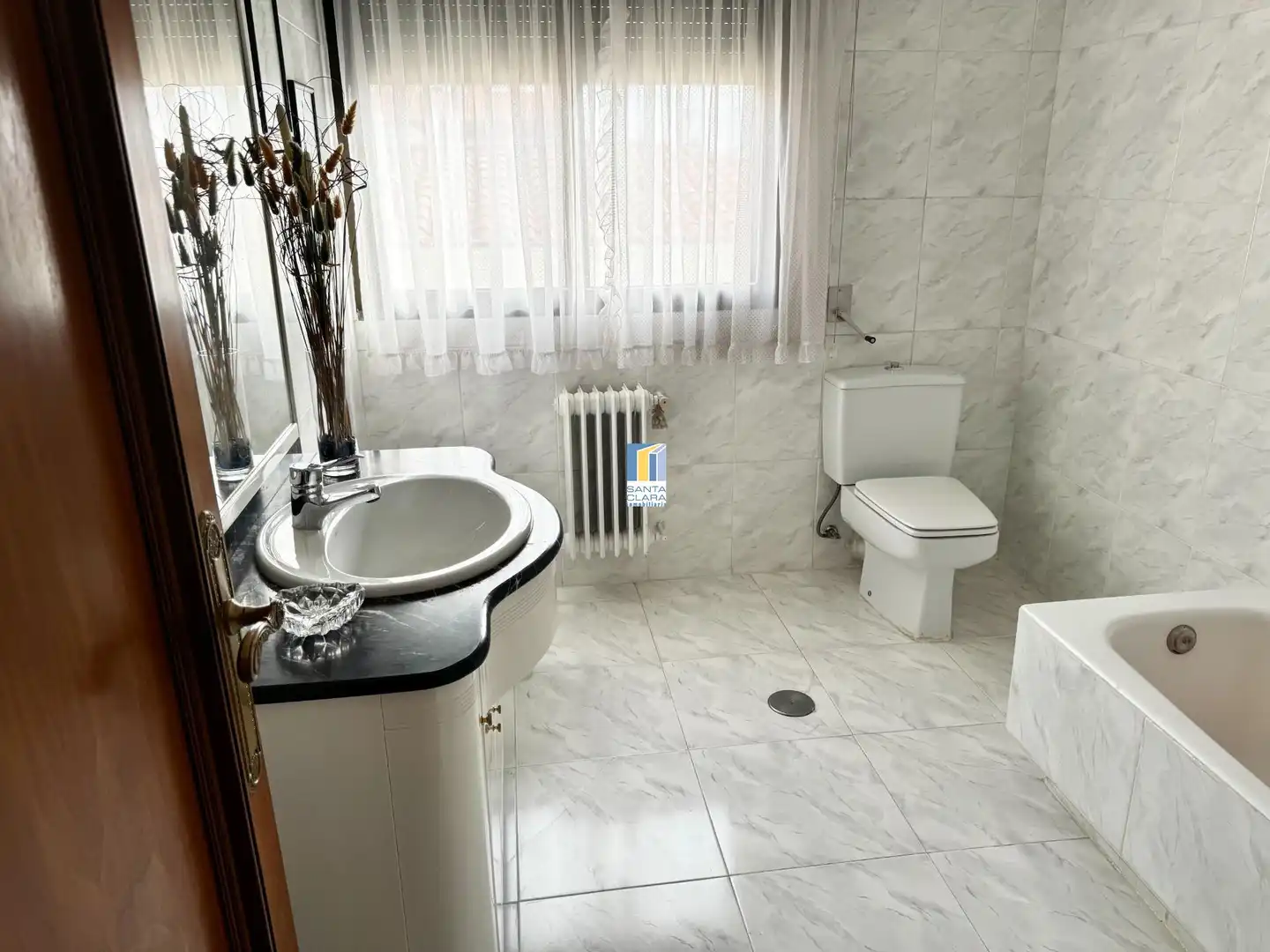 Badezimmer von Dachboden zum Verkauf in Zamora Capital  mit Heizung, Parkett und Terrasse