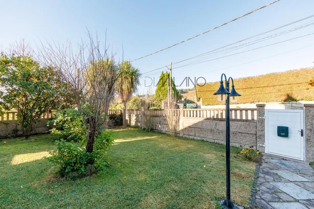 Jardí de Casa o xalet en venda en Nigrán amb Calefacció, Jardí privat i Terrassa