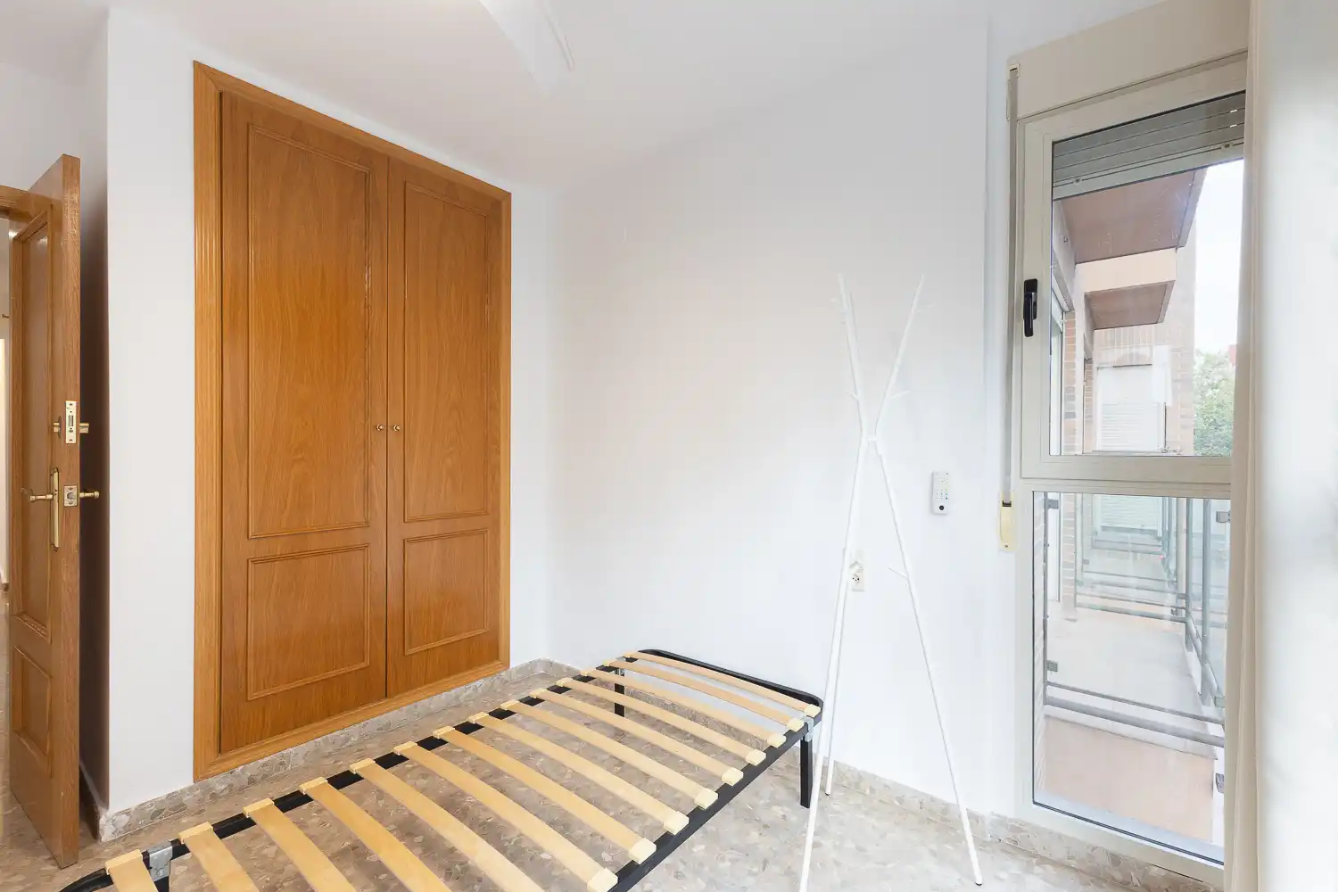 Schlafzimmer von Wohnung zur Miete in Valencia mit Klimaanlage, Heizung und Balkon