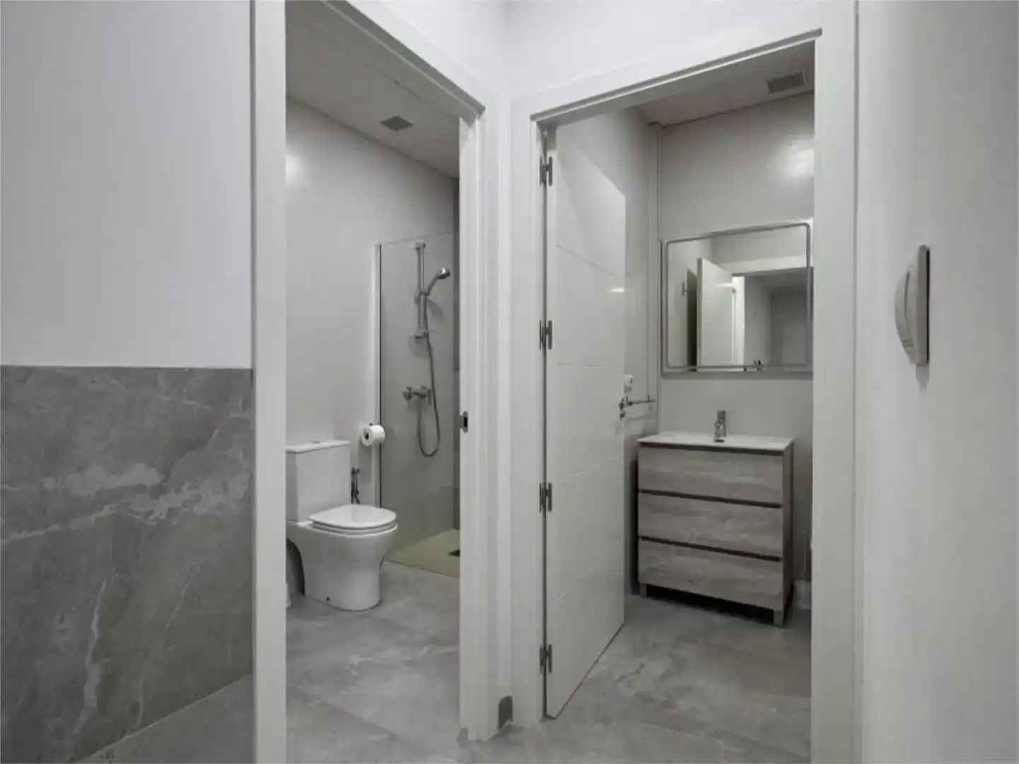 Badezimmer von Erdgeschoss zur untervermieten in Elche / Elx mit Klimaanlage und Möbliert
