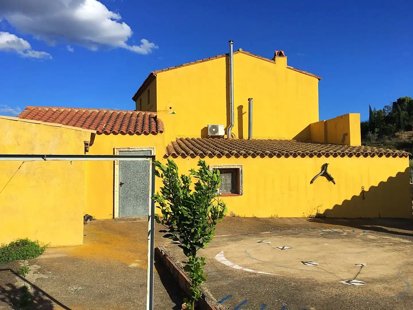 Exterior view of Houses for sale in Els Guiamets