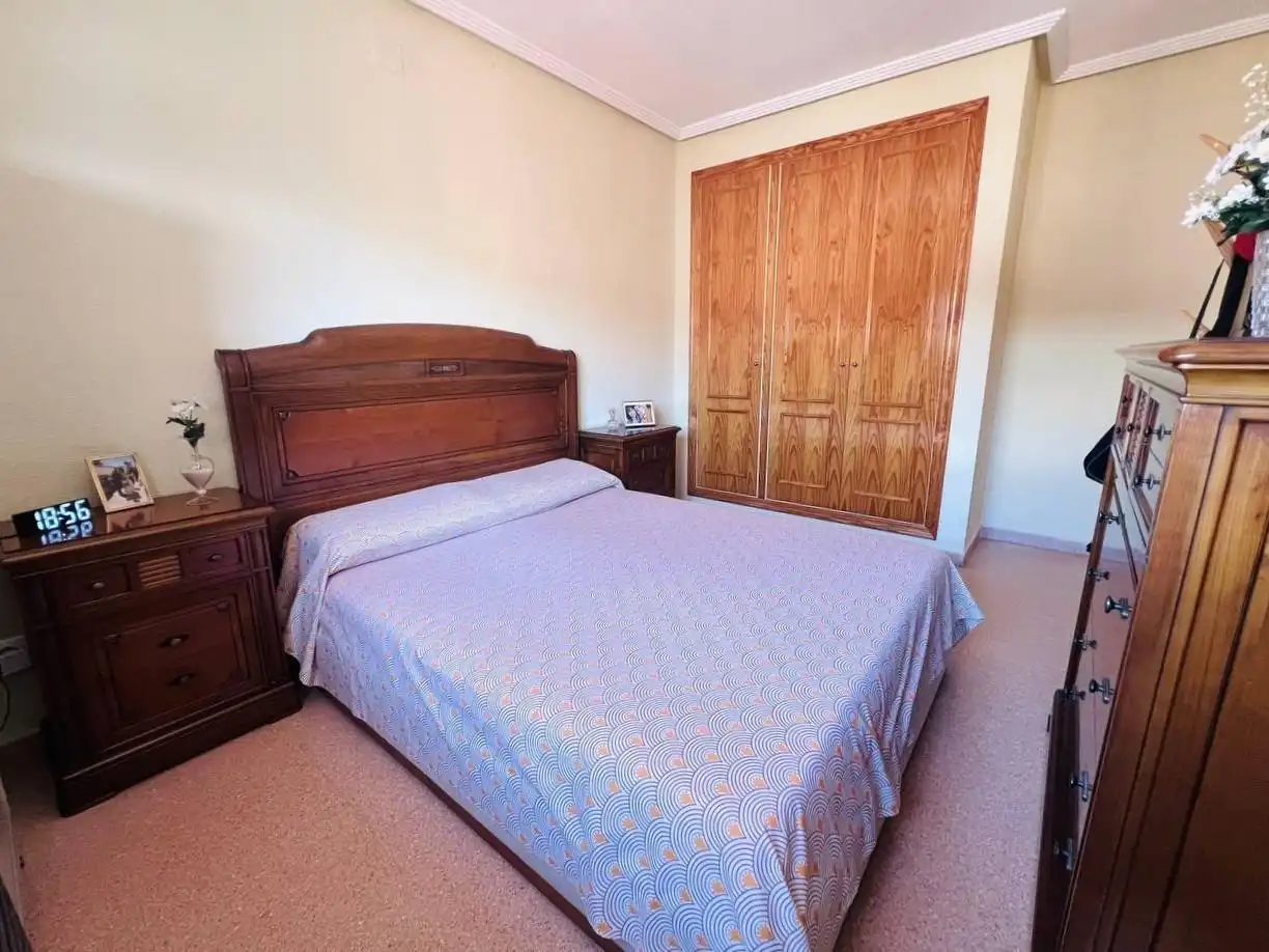 Habitación de Piso en venta en Alicante / Alacant con Jardín privado, Terraza y Trastero