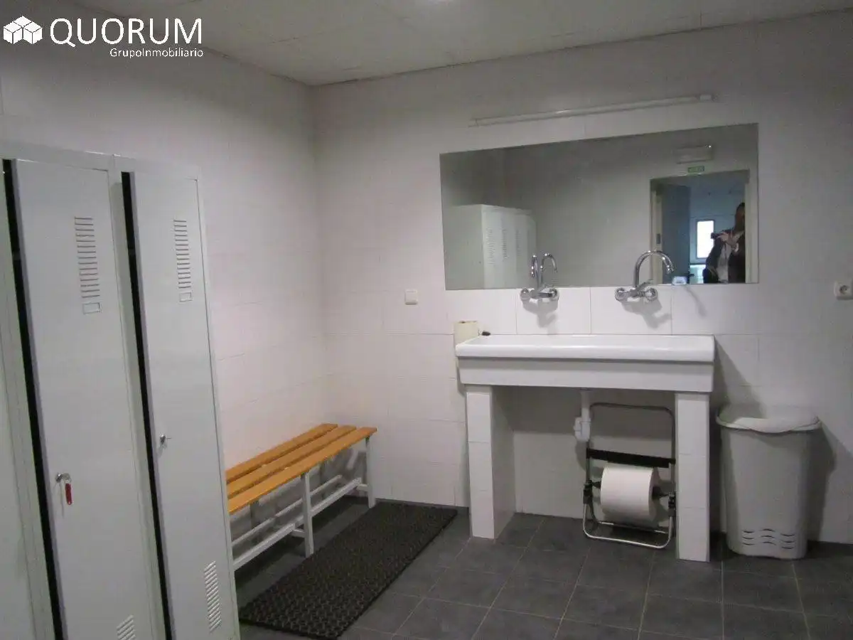 Badezimmer von Fabrikhallen zur Miete in Berriz