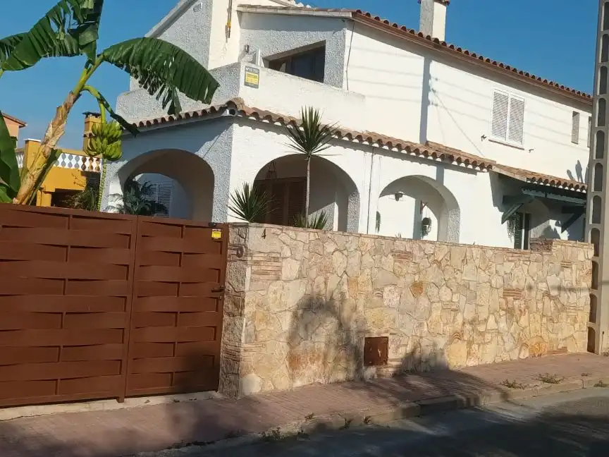 Casa a schiera con giardino in vendita a Carrer Santa Adela 4, imagen 3