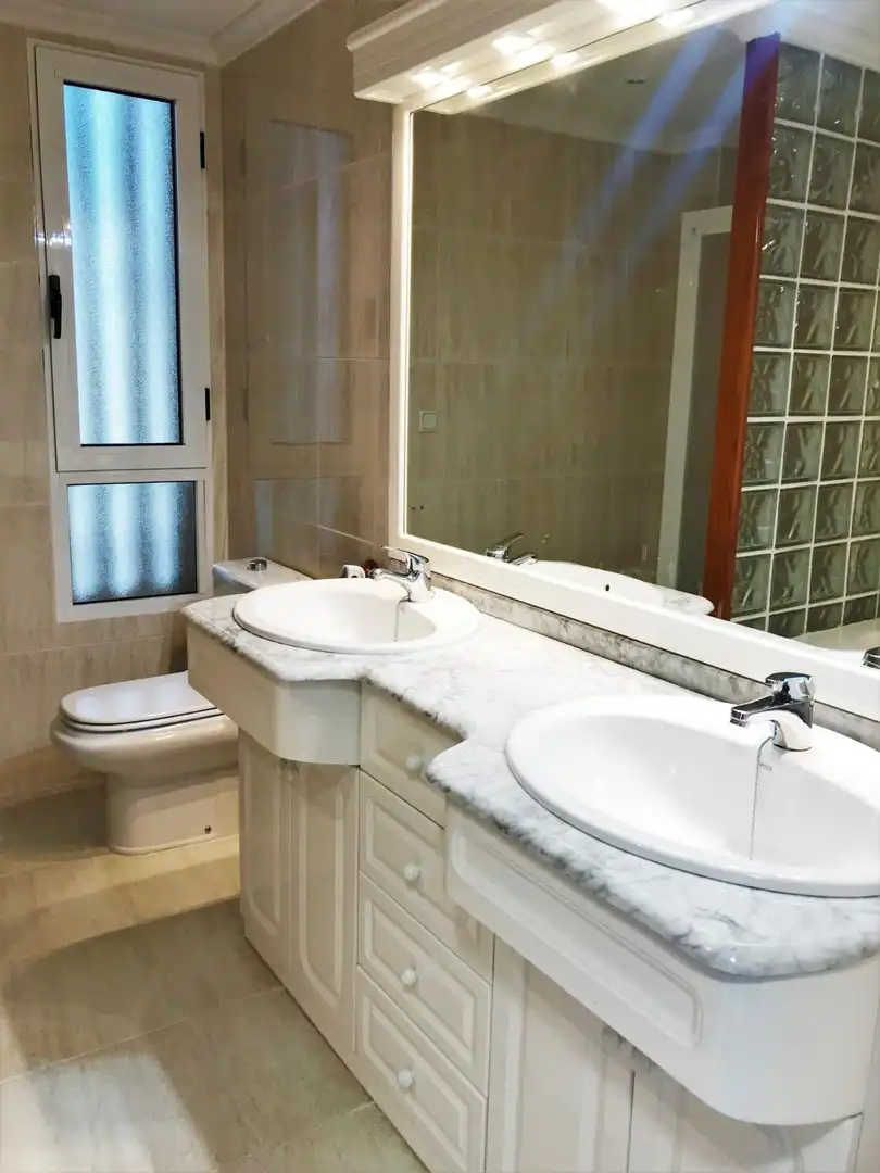 Bathroom of Apartments for rent in El Campello  with Private garden, Balcony and Community pool