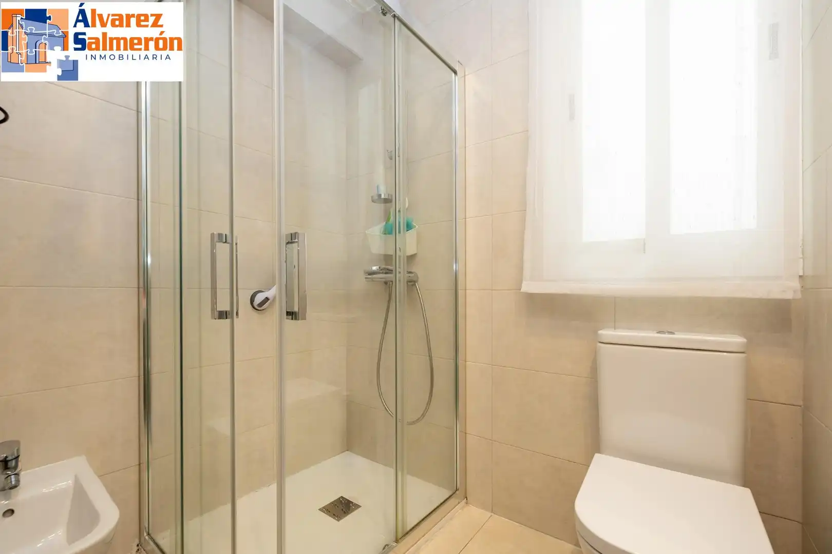 Bathroom of Flat for sale in Granada  with Balcony